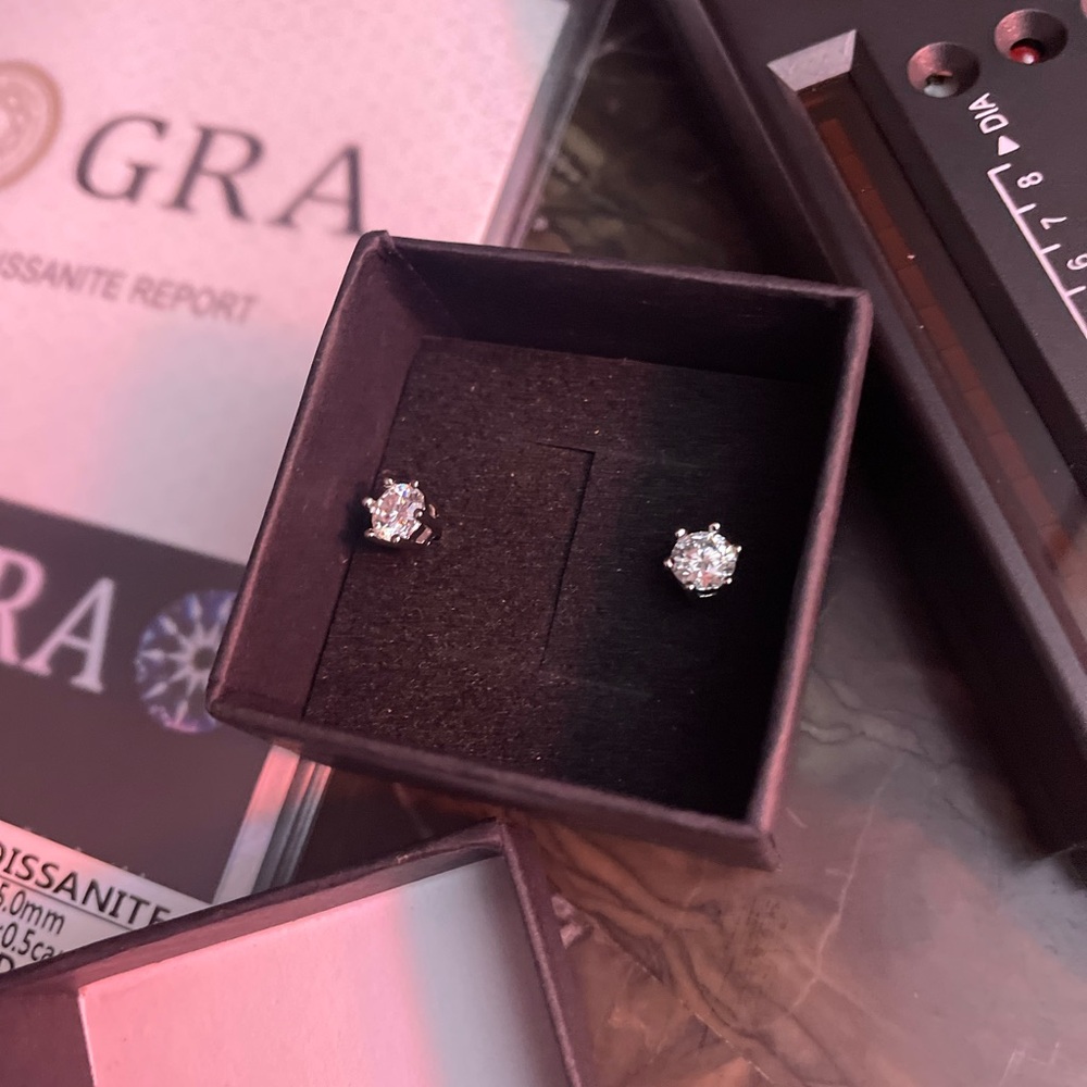 0.5carat VVS1 Moissanite earrings | Sterling Silver